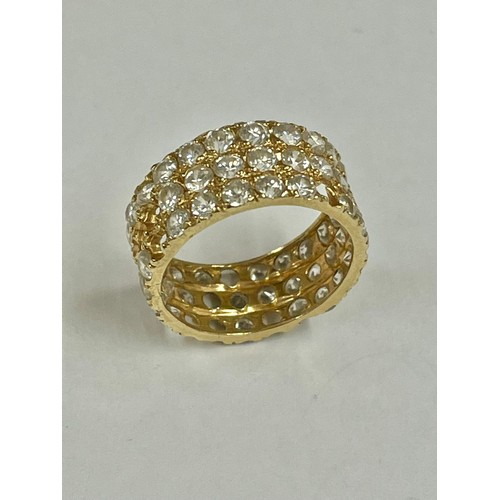 586 - Vintage 18ct gold & diamond ring , 2.8g ,some diamonds missing