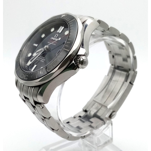 291 - GENTS OMEGA SEAMASTER PROFESSIONAL WATCH WITH BLACK DIAL STAINLESS STEEL BRACELET 42MM    9039