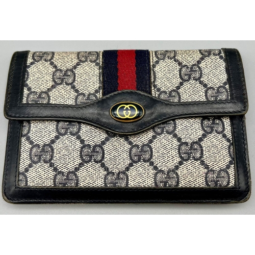 542 - A Used Gucci Monogramed Purse. 15 x 10cm.