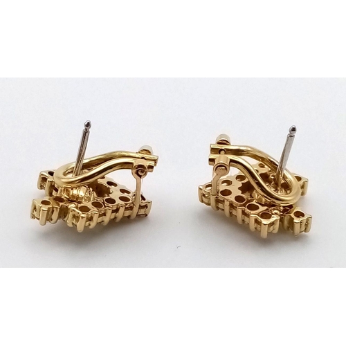 725 - A PAIR OD 18K GOLD AND DIAMOND EARRINGS IN A DOUBLE CHEVRON DESIGN. 6.5gms