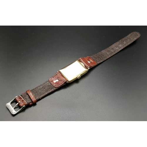 646 - A vintage, 14 K yellow gold, gents, LONGINES watch (Tank style). Dial 30 x 21 mm, leather strap. Wat... 