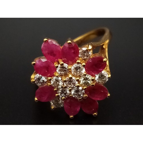 1025 - A STUNNING 18K GOLD RUBY AND DIAMOND CLUSTER RING WITH TOP QUALITY STONES.   5.3gms   size M