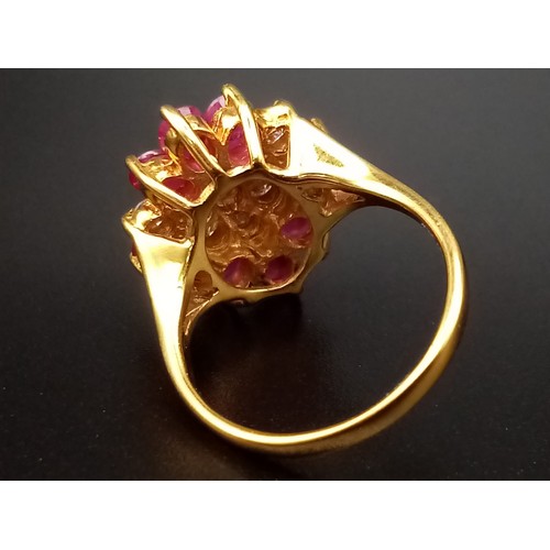 1025 - A STUNNING 18K GOLD RUBY AND DIAMOND CLUSTER RING WITH TOP QUALITY STONES.   5.3gms   size M