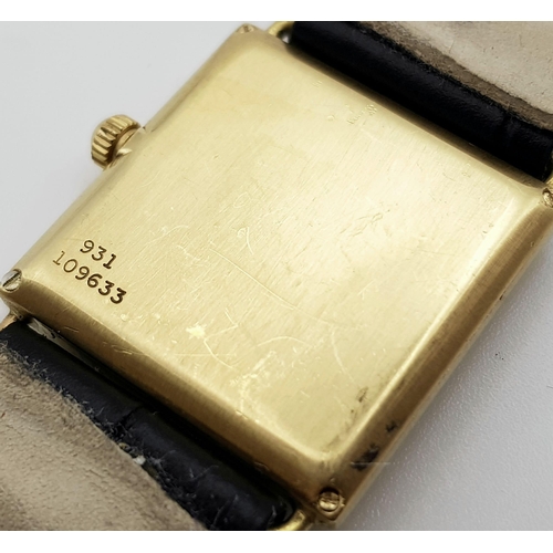 500 - A vintage, ladies, 18 K yellow gold PIAGET watch. 23 mm square dial, leather strap, manual movement,... 