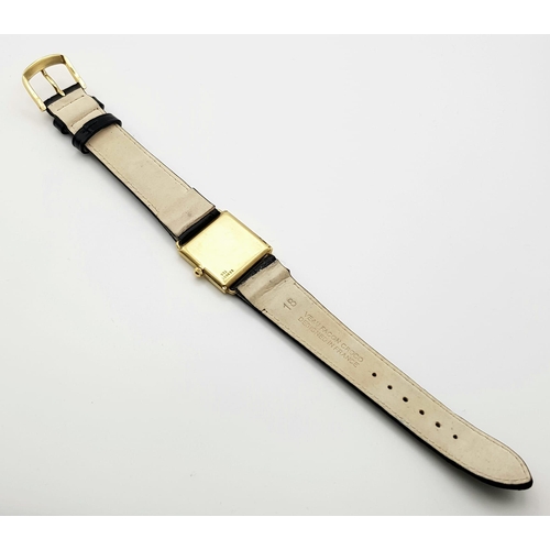 500 - A vintage, ladies, 18 K yellow gold PIAGET watch. 23 mm square dial, leather strap, manual movement,... 