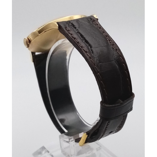 568 - A gents, UNIVERSAL watch. 33 mm dial, white face with gold hands and hour marks. Leather strap. In v... 