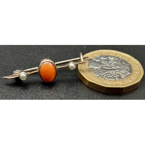 1033 - A Victorian 9K Gold Coral and Seed Pearl Brooch. 3cm.
1.1g total weight.