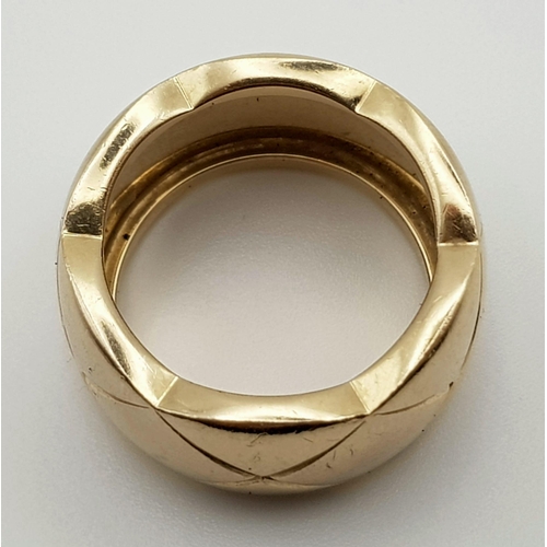 124 - A very attractive 18 K yellow gold ring with diamonds (0.46 carats total) by CHANEL. Ring size: N, t... 