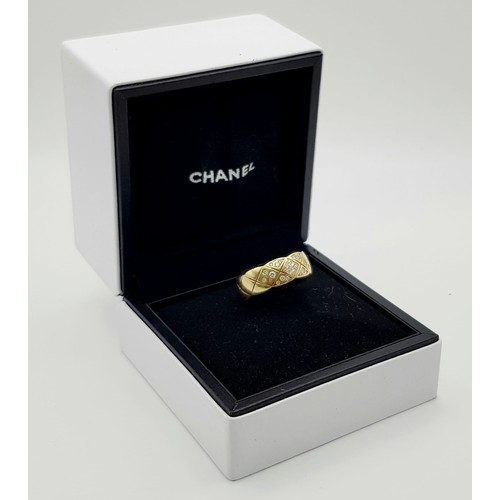 158 - An 18 K yellow gold ring with diamonds by CHANEL, in original presentation box. Ring size: K, weight... 