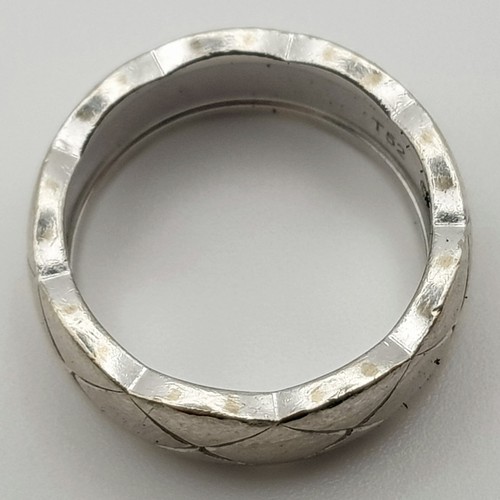 639 - An 18 K white gold ring with diamonds by CHANEL, in original presentation box. Ring size: L/M, weigh... 