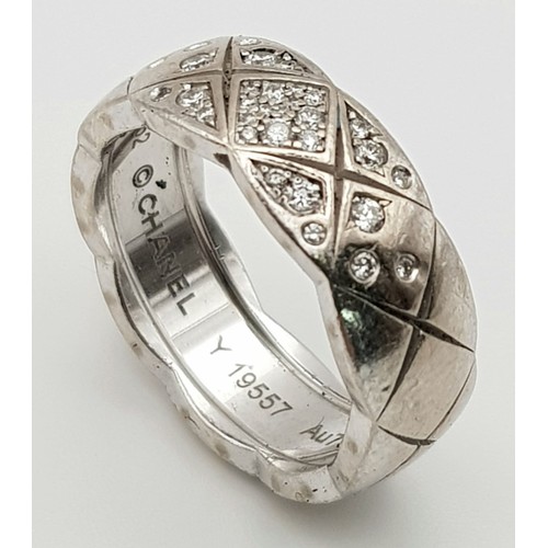 639 - An 18 K white gold ring with diamonds by CHANEL, in original presentation box. Ring size: L/M, weigh... 