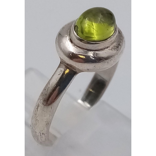 1061 - STERLING SILVER PERIDOT SET RING 3.6G SIZE L