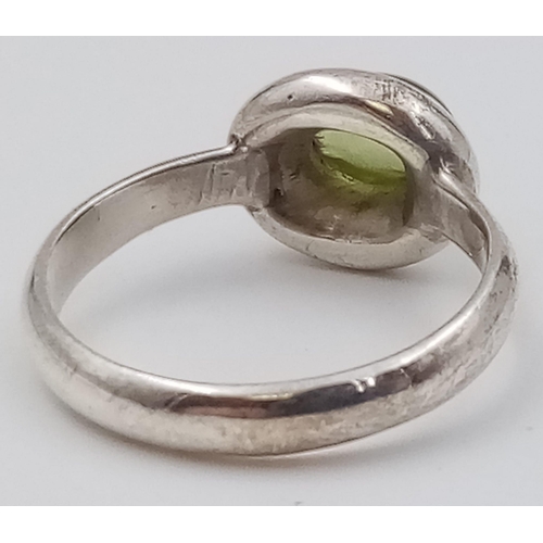 1061 - STERLING SILVER PERIDOT SET RING 3.6G SIZE L