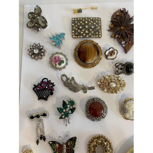 161 - Collection of Vintage brooches to include enamel, jewelled,multi stone, Cameo, glass, ceramic,silver... 