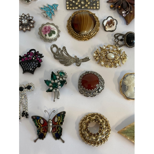 161 - Collection of Vintage brooches to include enamel, jewelled,multi stone, Cameo, glass, ceramic,silver... 