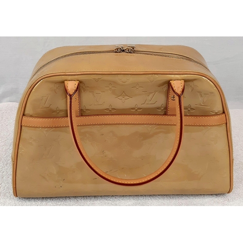 332 - A Louis Vuitton Vernis Tompkins Square Beige Bag. LV monogram embossed vernis patent leather exterio... 