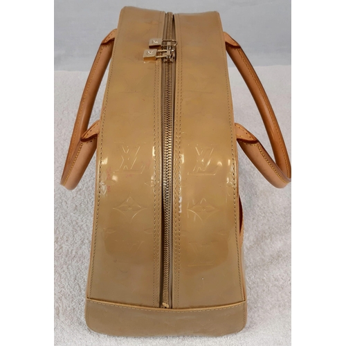 332 - A Louis Vuitton Vernis Tompkins Square Beige Bag. LV monogram embossed vernis patent leather exterio... 