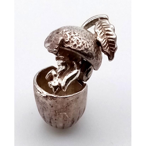 722 - STERLING SILVER ACORN CHARM WHICH OPENS 3.2G