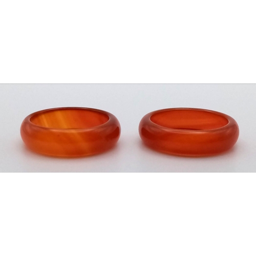 997 - A Pair of Agate Wedding Band Rings. Both size M.