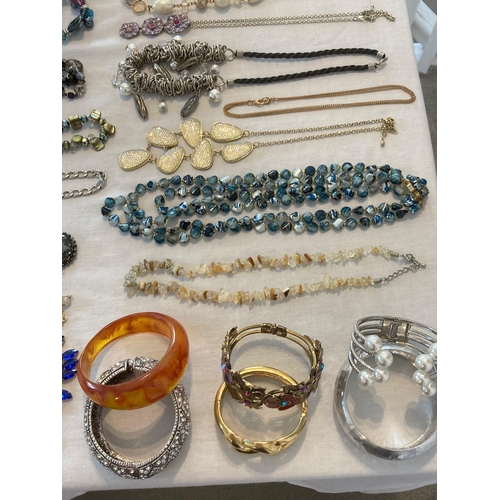 189 - Large selection of superior quality  costume Jewellery.