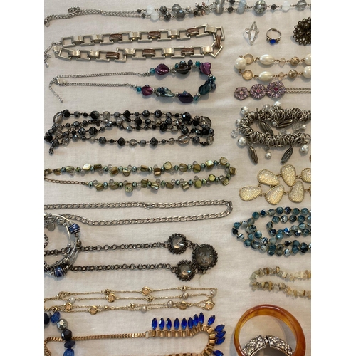 189 - Large selection of superior quality  costume Jewellery.