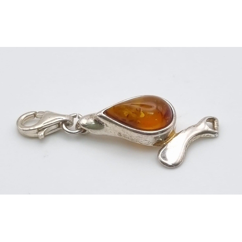 702 - STERLING SILVER AMBER SET PENDANT 3.5G