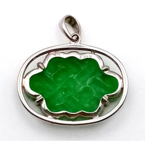 715 - STERLING SILVER JADE SET PENDANT 2.3G