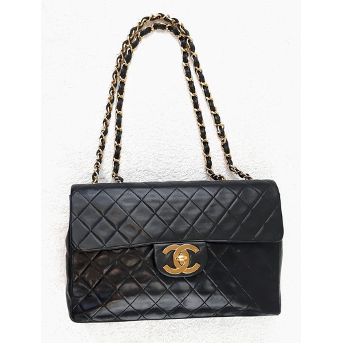 194 - A Classic Jumbo Chanel Handbag. Black caviar leather in a diamond quilt formation. Interwoven leathe... 