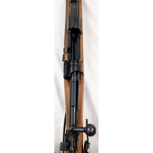 35 - A WORLD WAR II MAUSER K98 BOLT ACTION RIFLE (DEACTIVATED) A NICE PIECE OF MILITARY HISTORY IN VERY G... 