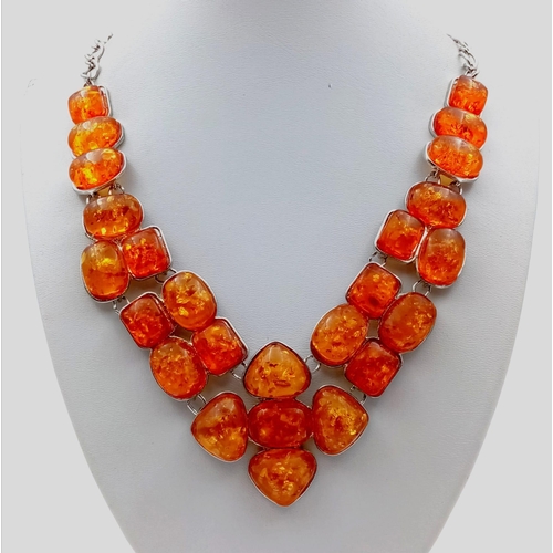 189 - A substantial amber necklace and bracelet set in a presentation case. Total weight: 106 g.