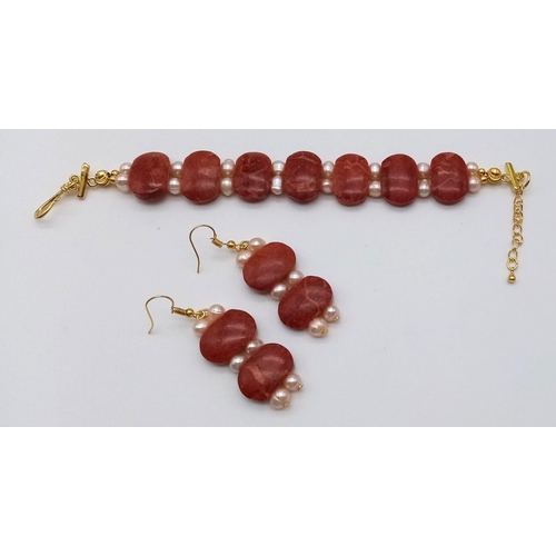 154 - A fabulous red coral and pink pearls bracelet and earrings set in a presentation box. Bracelet lengt... 