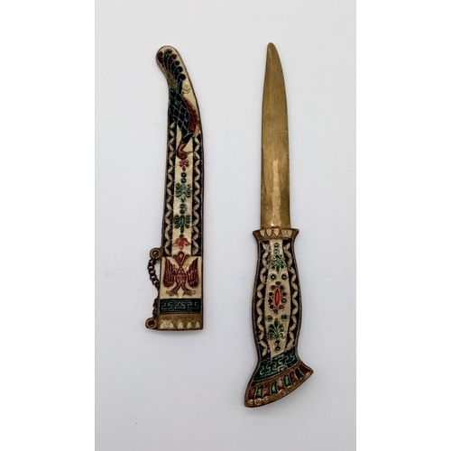 581 - Ornate dagger - see photos for finer details. Length: 25cm when sheathed