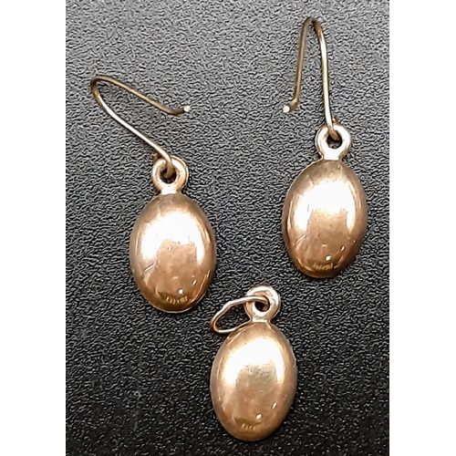 674 - A Pair of 9K Yellow Gold Coffee Bean Earrings and a Coffee Bean Pendant. 0.82g total weight.