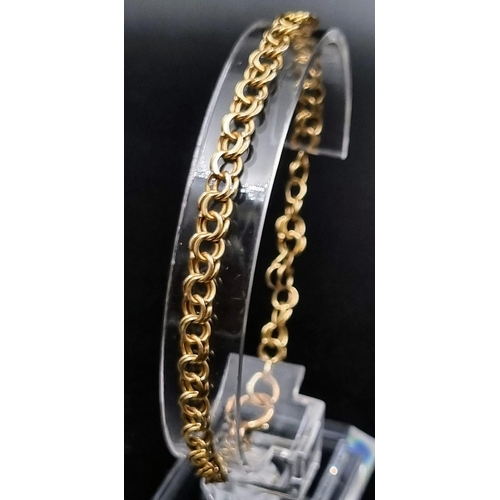 207 - A Vintage 9K Yellow Gold Double-Link Bracelet. 18cm. 7g total weight.