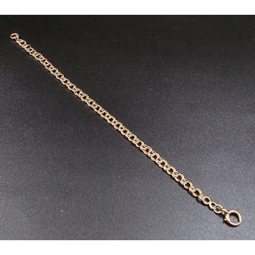 207 - A Vintage 9K Yellow Gold Double-Link Bracelet. 18cm. 7g total weight.