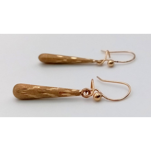 646 - A Pair of 9K Yellow Gold Teardrop Earrings. 2cm. 0.8g.