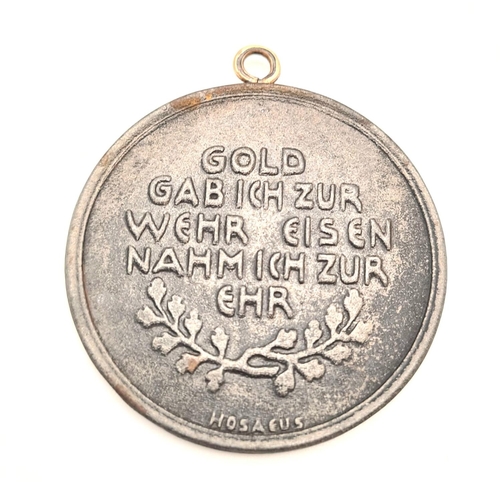 347 - A WW1 German ‘Gold Gab Ich Zur Eisen’ Iron Medalllion dated 1916. This medal was given to those who ... 