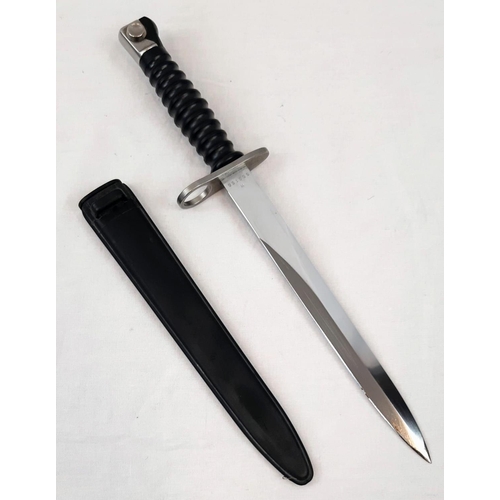 247 - Exceptional Condition Vintage Swiss German FW KV146 Rifle Fighting Knife Bayonet and Scabbard.