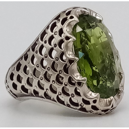 359 - A Vintage Breath-Taking 15ct Peridot Silver Ring. Large peridot encased in a pierced silver surround... 