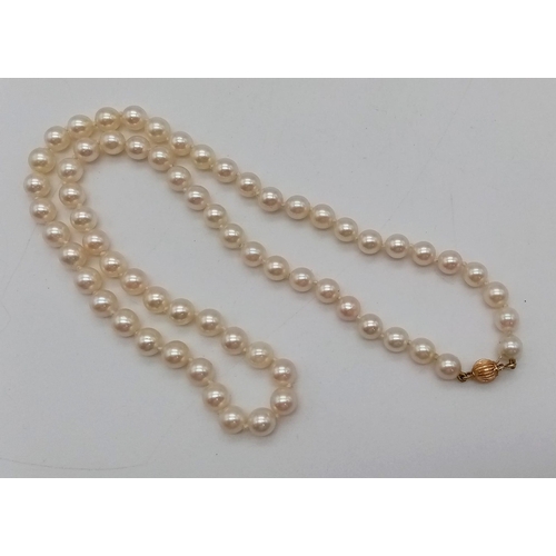 346 - A Vintage Natural High-Quality Pearl Necklace with 18k Gold Clasp. 42cm.