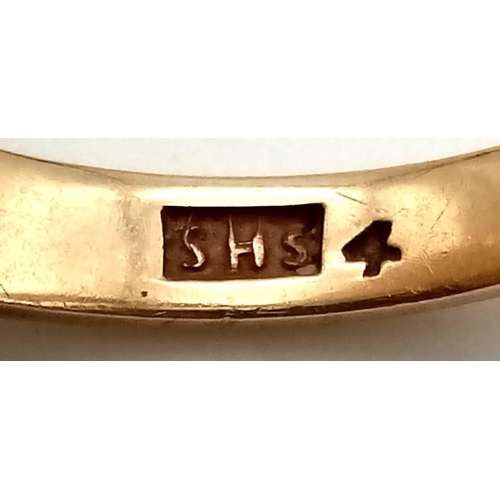 38 - A Vintage 9K Yellow Gold Sunrise Design Signet Ring. Size W 1/2. 6.9g