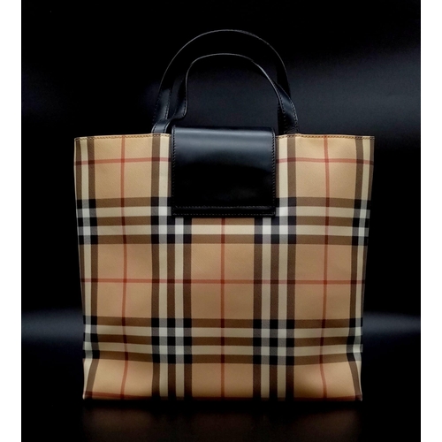 400 - A BURBERRY handbag with original protective cloth bag. Appr. dimensions: 27 x 11 x 27 cm. Ref: 9396