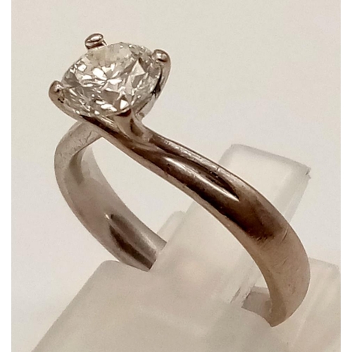 113 - An 18 K white gold solitaire ring with a very attractive  brilliant cut diamond (app. 0.9 carats). R... 