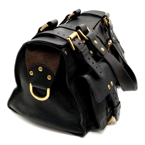 148 - A black leather MULBERRY bag with external pockets. Appr. dimensions: 34 x 19 x 28 cm Ref: 9350