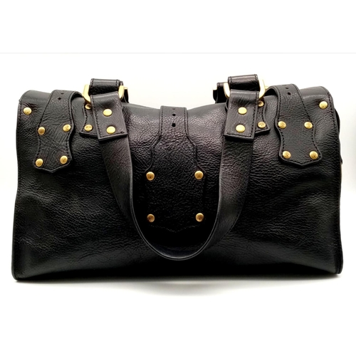 148 - A black leather MULBERRY bag with external pockets. Appr. dimensions: 34 x 19 x 28 cm Ref: 9350