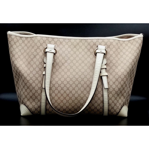 326 - A CELINE handbag with original cloth protective bag. Appr. dimensions: 35 x 16 x 27 cm. ref: 9389