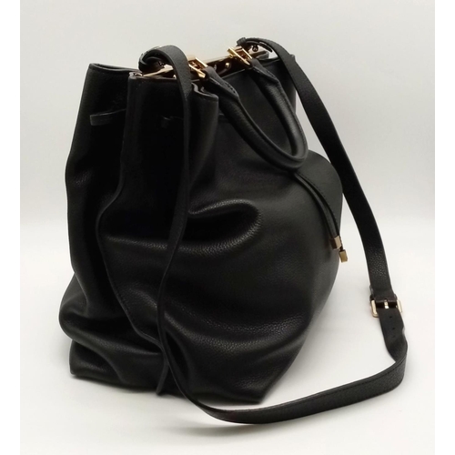 340 - A black MULBERRY handbag. Appr dimensions: 31 x 15 x 29 cm. ref: 9328