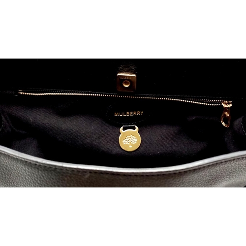 340 - A black MULBERRY handbag. Appr dimensions: 31 x 15 x 29 cm. ref: 9328