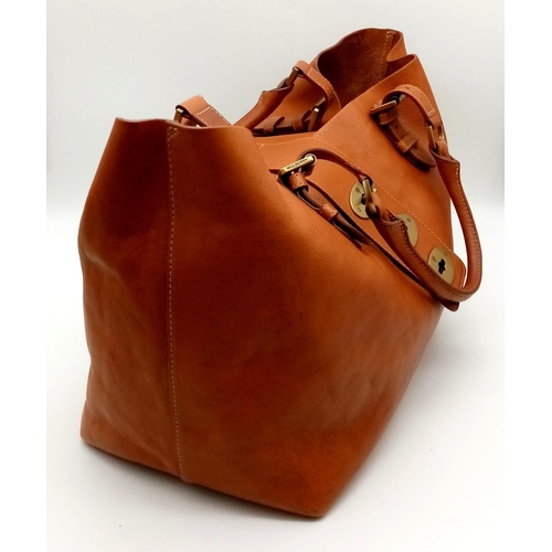 407 - A brown MULBERRY bag with original protective cloth bag. Appr. dimensions: 39 x 18 x 28 cm. ref: 932... 