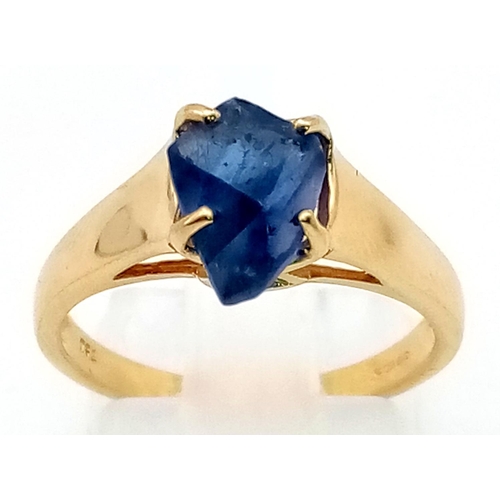 272 - An 18K Yellow Gold Sapphire Solitaire Ring. Rough, natural central sapphire. Size M 1/2. 3.67g total... 